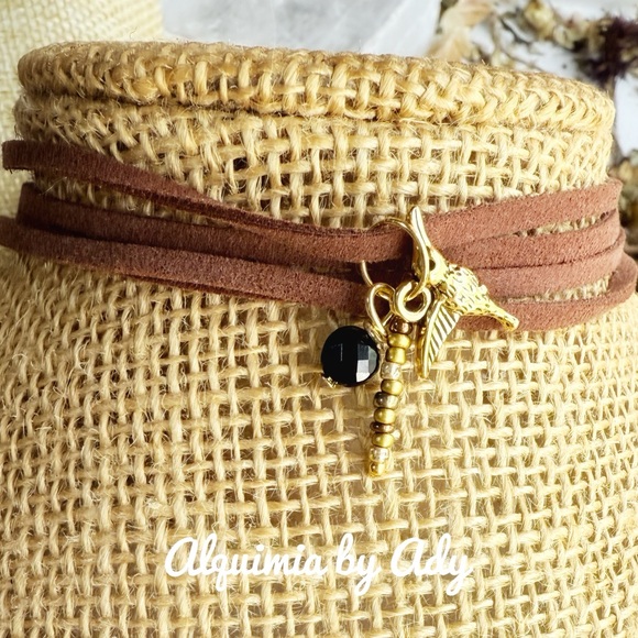 Alquimia Jewelry - Baroque pearl and charms necklace